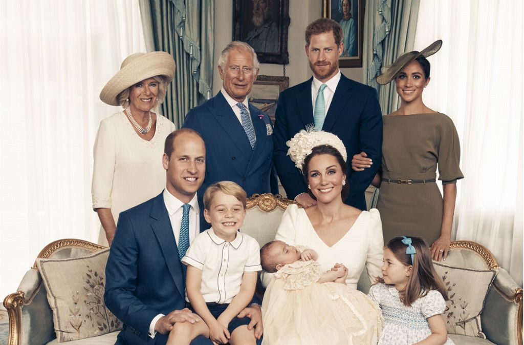 Windsors bitte recht freundlich: Prinz Louis mit seinen Eltern, Geschwistern, Großeltern, Tante und Onkel. Foto: Matt Holyoak/Duke and Duchess of Cambridge/Getty Images