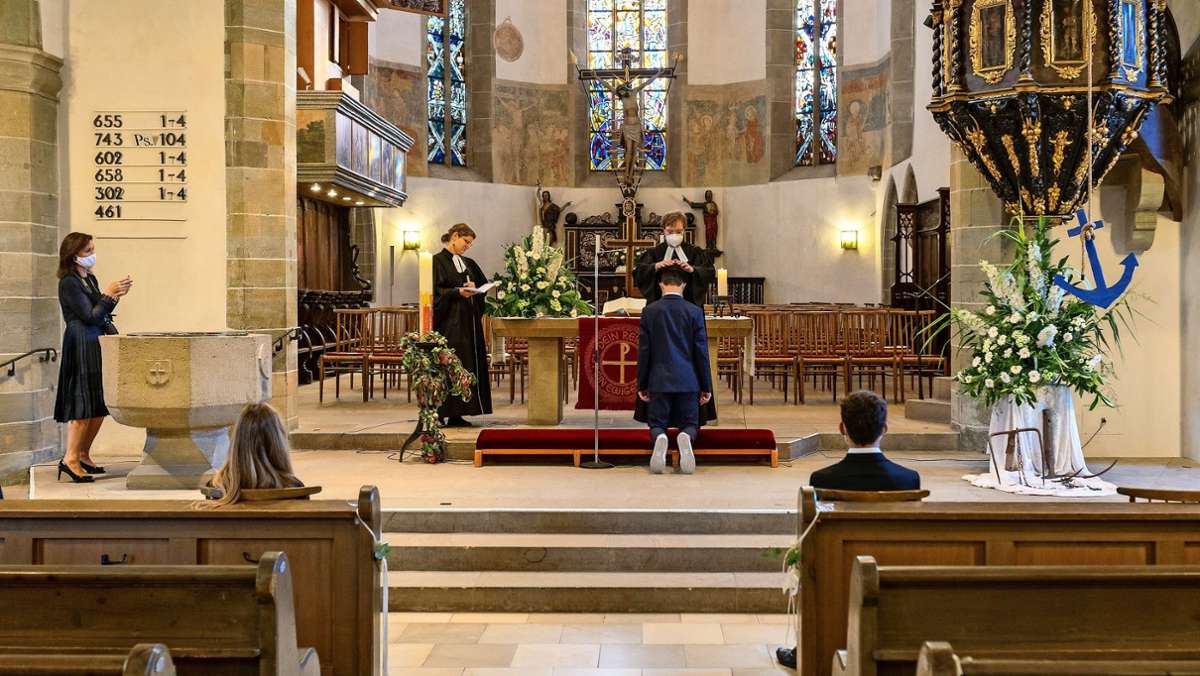 Evangelische Kirche Leonberg: Konfirmation mit Mundschutz und Abstand