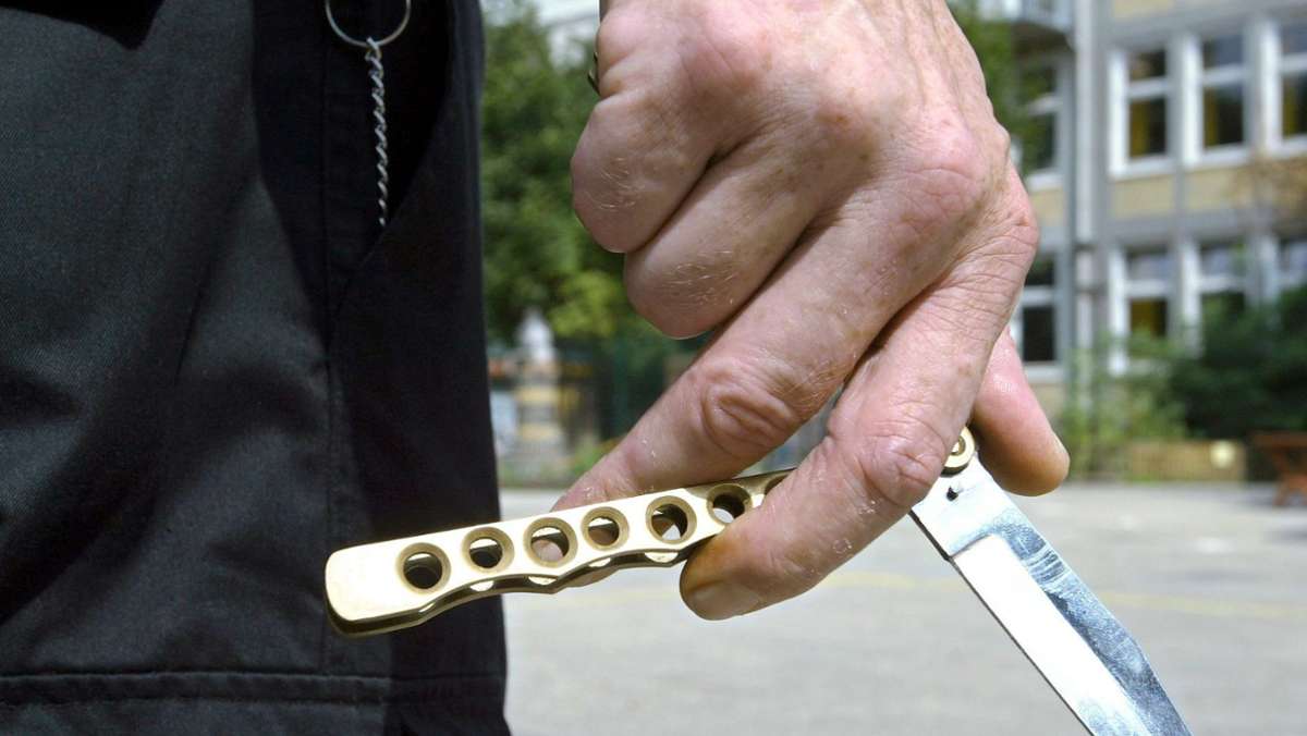 Nürtingen: 58-Jähriger bedroht Jugendliche mit Messer