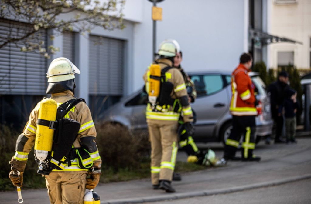 Die Feuerwehren Ludwigsburg, Remseck am Neckar und Walheim waren mit insgesamt 22 Fahrzeugen und 90 Wehrleuten vor Ort.  Foto: 7aktuell.de/Simon Adomat