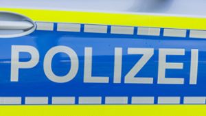 Stuttgart-Sillenbuch: Unbekannter Autofahrer gefährdet Fußgänger –  Zeugen gesucht
