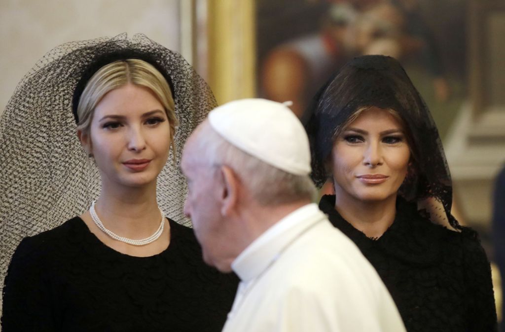 Das Verhältnis der First Lady zu Trumps Tochter Ivanka (links, hier bei einer Privataudienz bei Papst Franziskus im Vatikan am 24. Mai 2017) gilt als angespannt.