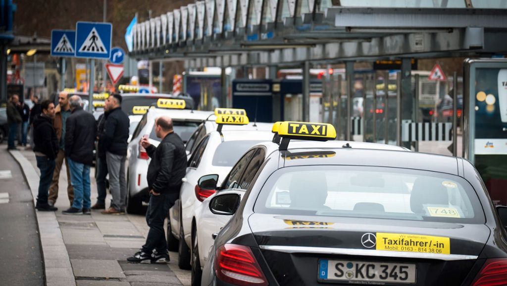 Corona in Stuttgart: Taxizentrale will Fahrzeugzahl halbieren