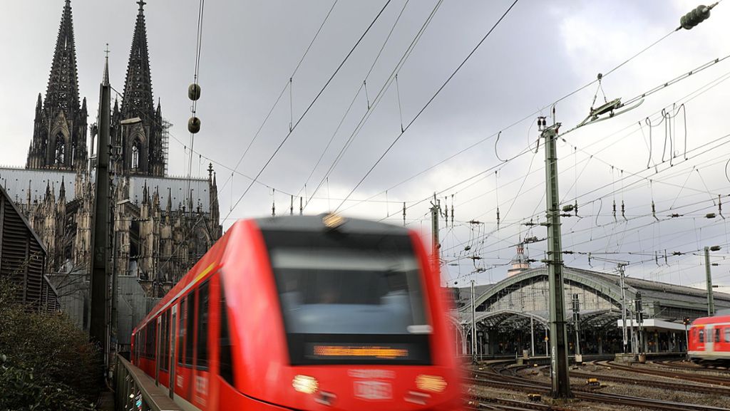 „Allahu Akbar“-Rufe am Kölner Bahnhof: Vorwürfe gegen Kölner Polizei nach Einsatz gegen Muslime