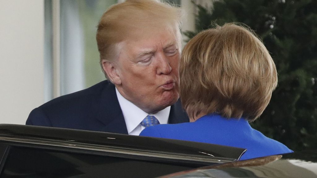 Treffen im Weißen Haus: Trump begrüßt Merkel mit Küsschen