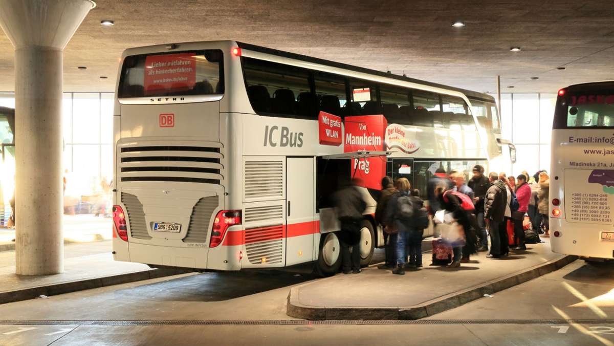  Der Ausstieg der Deutschen Bahn aus dem Geschäft mit Fernbussen ist die richtige Weichenstellung. Weitere sollten dringend folgen, meint unser Autor Thomas Wüpper. 