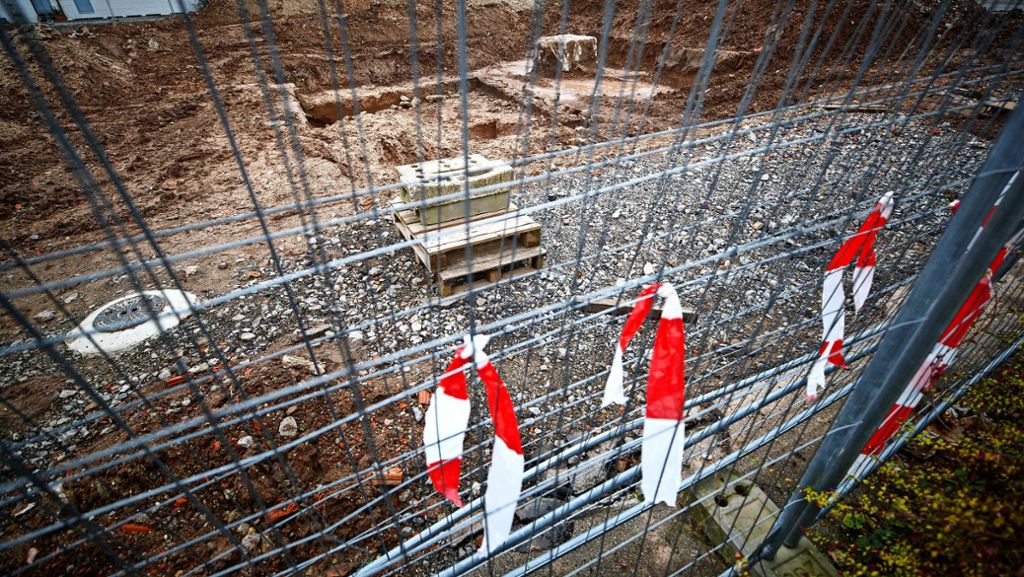  Die archäologischen Rettungsgrabungen auf dem Areal des Bücherei-Neubaus in der Ortsmitte des Weinstädter Teilorts Beutelsbach sind abgeschlossen und haben Interessantes zu Tage gebracht. Doch die Arbeiten auf dem Areal verzögern sich, denn die Baufirma ist insolvent. 