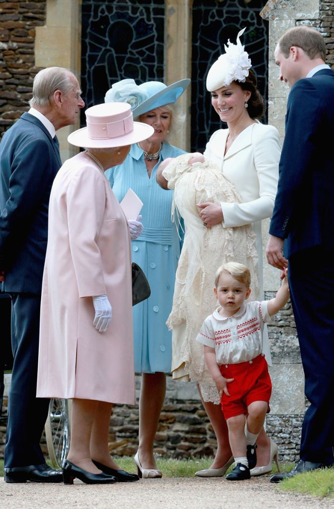 Was ihre Nachfolge angeht, muss sich die Queen keine Sorgen machen: Mit dem kleinen George und seinen Geschwistern ist die Windsor-Dynastie gesichert.