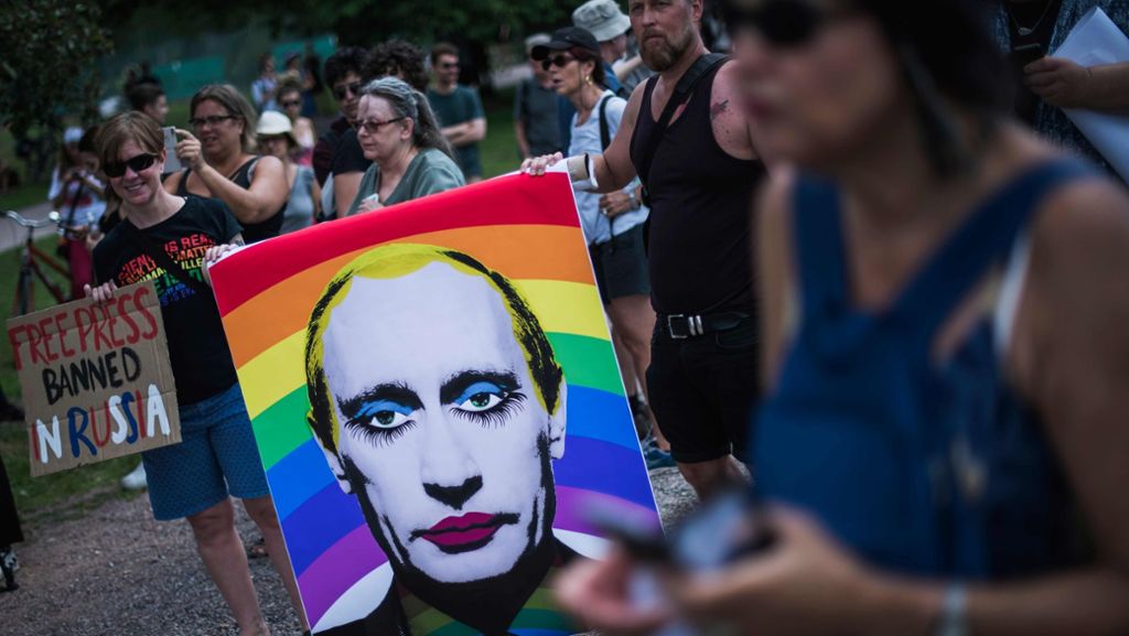 Gegen Trump und Putin: Menschenrechtler protestieren in Helsinki