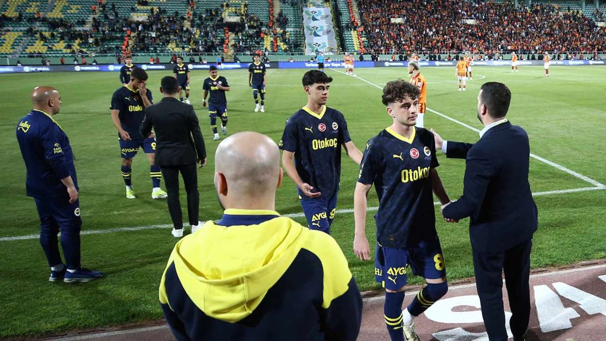 Türkischer Supercup: Fenerbahce Istanbul provoziert Spiel-Abbruch nach drei Minuten