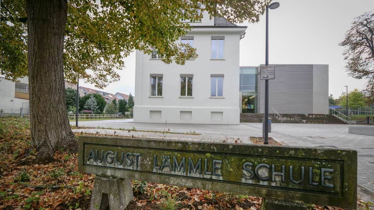  Muss die August-Lämmle-Schule im Ludwigsburger Stadtteil Oßweil umbenannt werden? Diese Frage wird kontrovers diskutiert. Historiker sehen in dem Dichter einen Verehrer Adolf Hitlers und Antisemiten. Der Gemeinderat soll Anfang November entscheiden. 