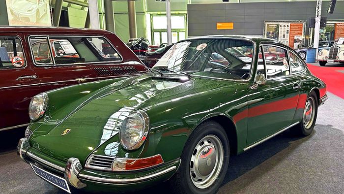 Oldtimerauktion bei Retro Classics: Wie Porsche und Ferrari unter den Hammer kommen