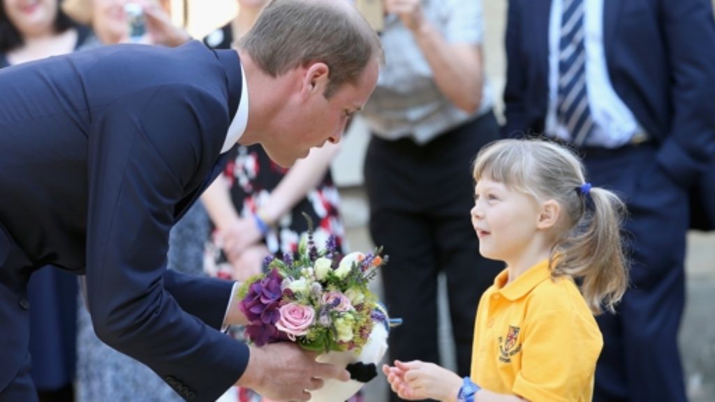 Prinz William in Oxford: Blümchen für den werdenden Papa