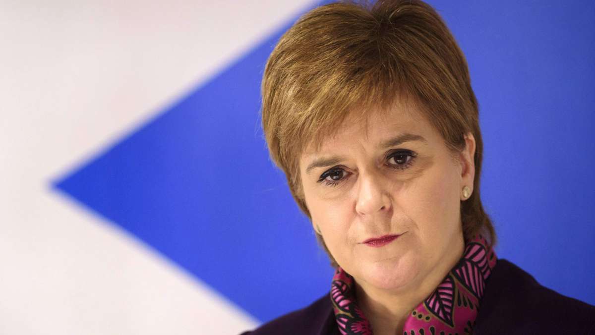 Schottlands Regierungschefin hält weiter an den Plänen für eine Unabhängigkeit Schottlands vom Vereinten Königreich fest. Eine Volksbefragung dazu soll aber erst nach dem Ende der Coronakrise stattfinden. 