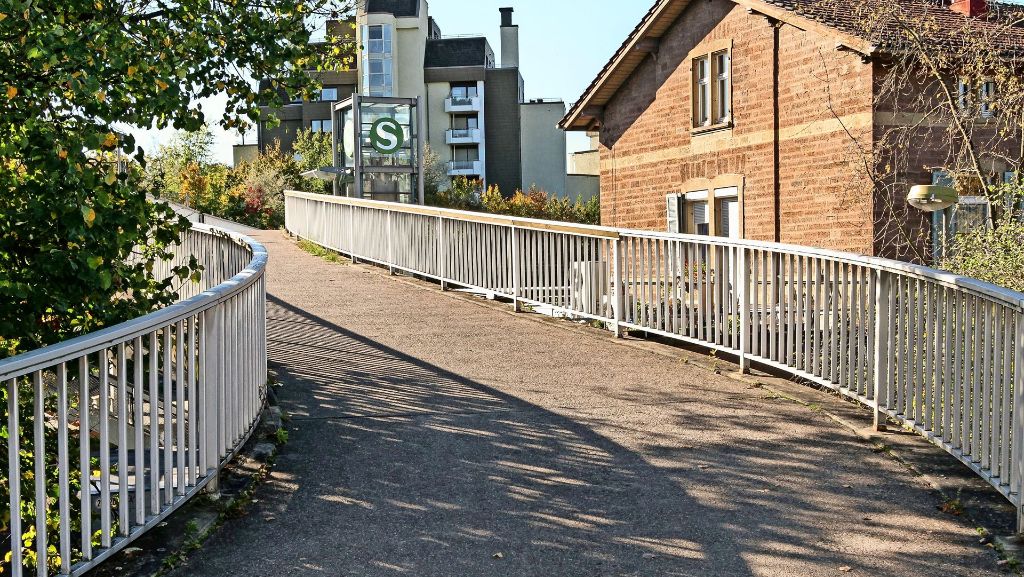 Barrierefreier Zugang zum Bahnhof Korntal: Für Rollstuhlfahrer  ungeeignet