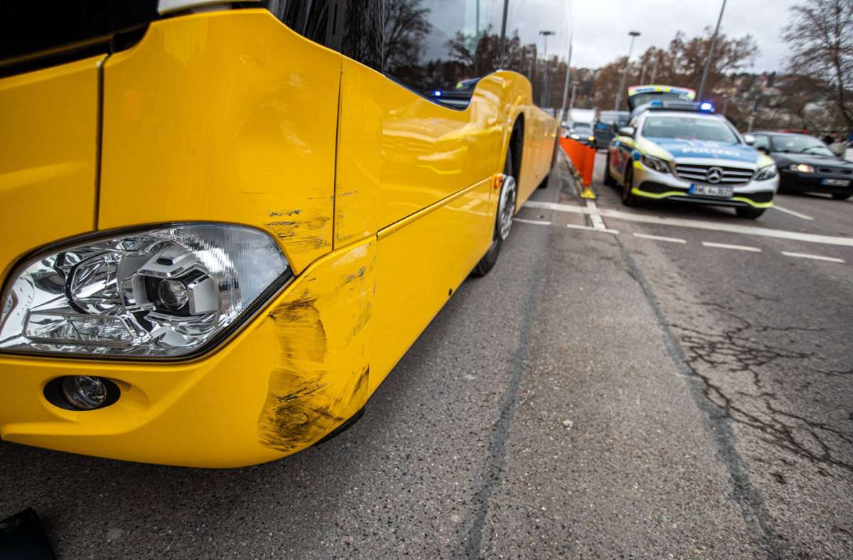 In den Unfall waren ein Linienbus und ein Auto verwickelt. Foto: 7aktuell.de/Simon Adomat/7aktuell.de | Simon Adomat
