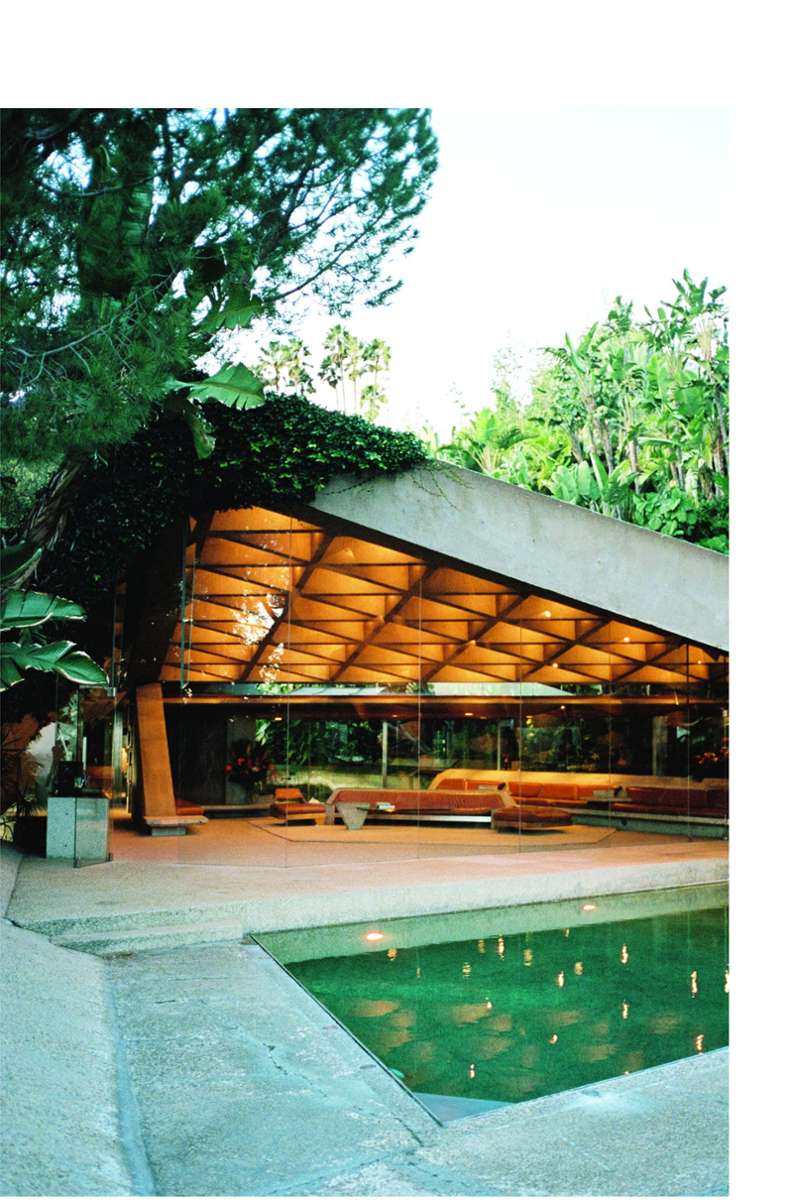 Architektur trifft Natur: Sheats-Goldstein-Residence mit dreieckigem Dach in Los Angeles, USA. Die Villa wurde 1963 entworfen von Architekt John Lautner, einem Schüler von Frank Lloyd-Wright.