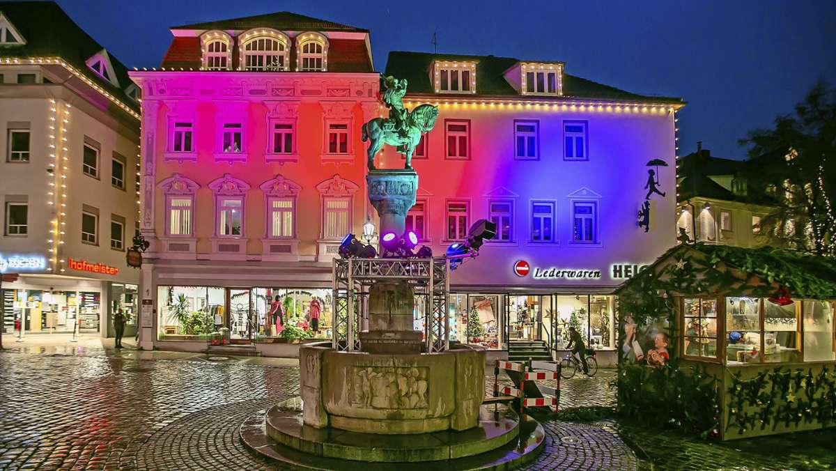 Weihnachtsstimmung in Esslingen: Ein Farbbad für den Postmichel