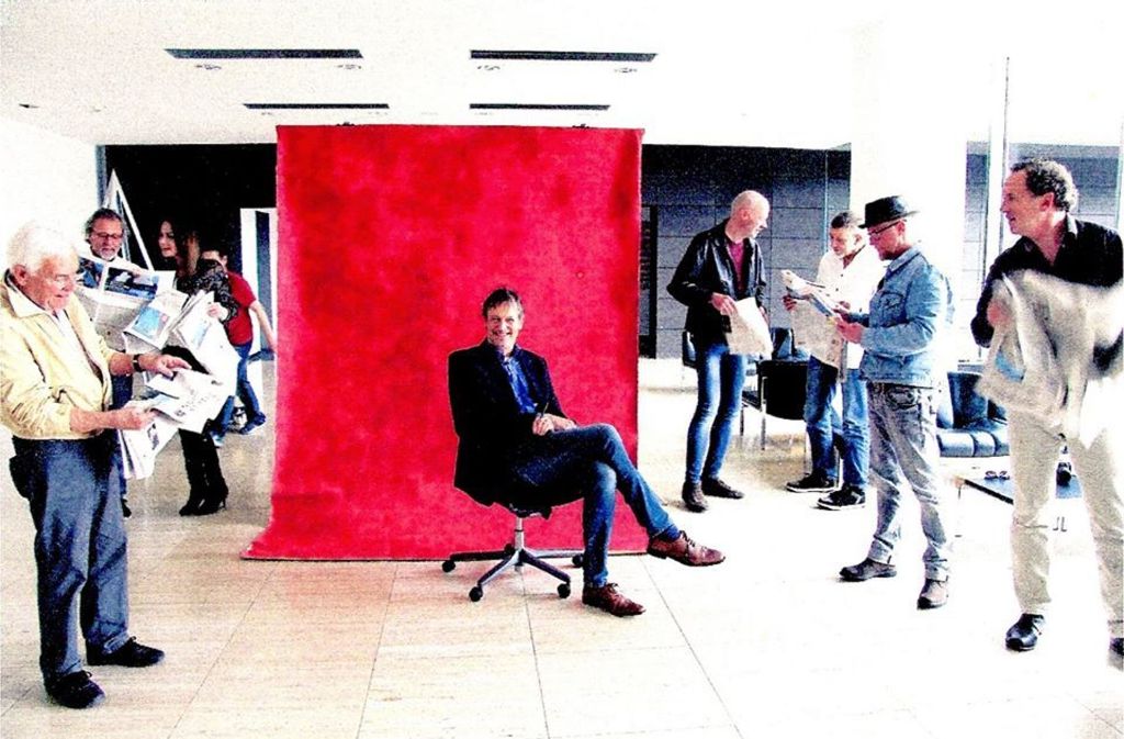 Dieses „Rotrait“, das im Foyer des Pressehauses Stuttgart entstanden ist, hängt in diesem Sommer im Brenner im Bohnenviertel.