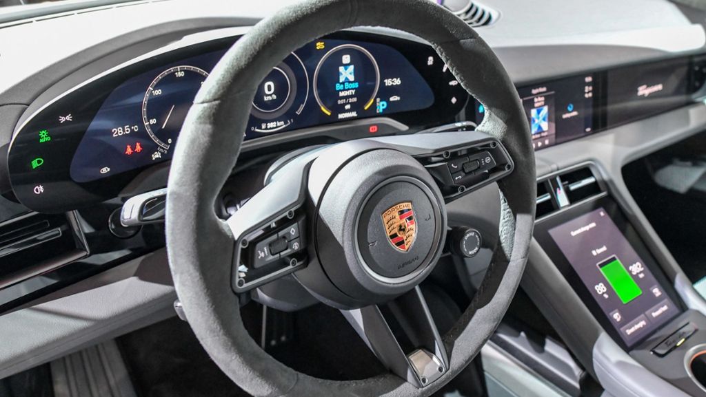 Porsche gegen Tesla: Welcher E-Sportwagen gewinnt das Autorennen?