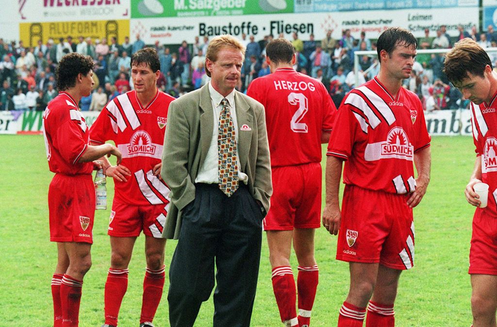 Die hoch favorisierten Stuttgarter um den Trainer Rolf Fringer waren nach dem Aus in der ersten Runde des DFB-Pokals entsprechend geknickt.