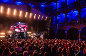 Das  Stuttgarter Publikum feiert das Live-Erlebnis
