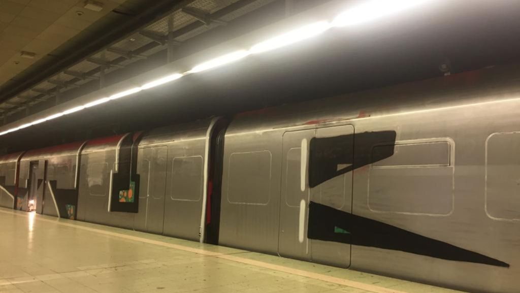 S-Bahn in Stuttgart: Sprayer verwandeln S4 in „Silberpfeil“