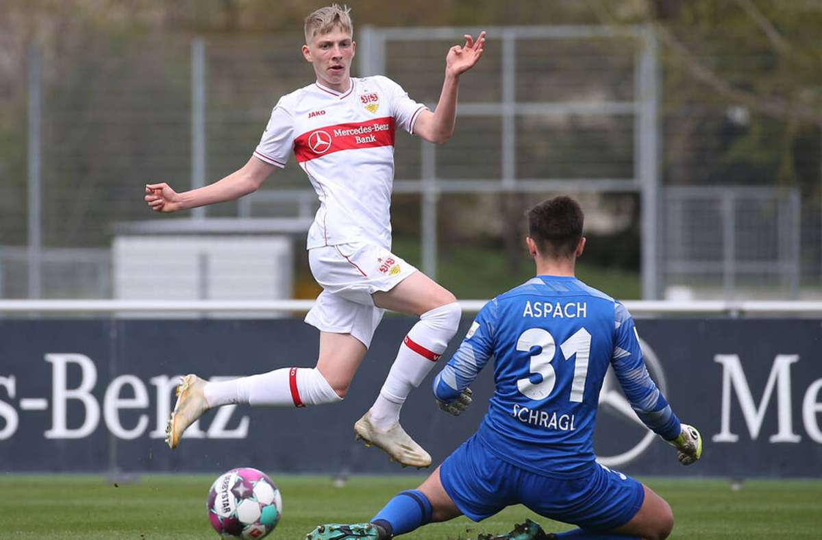 Marco Wolf ist ein Linksfuß, der im offensiven Mittelfeld spielt. Sieben Tore und sieben Vorlagen sind dem gebürtigen Bonner, 20, in dieser Saison bereits für den VfB II in der Regionalliga geglückt.