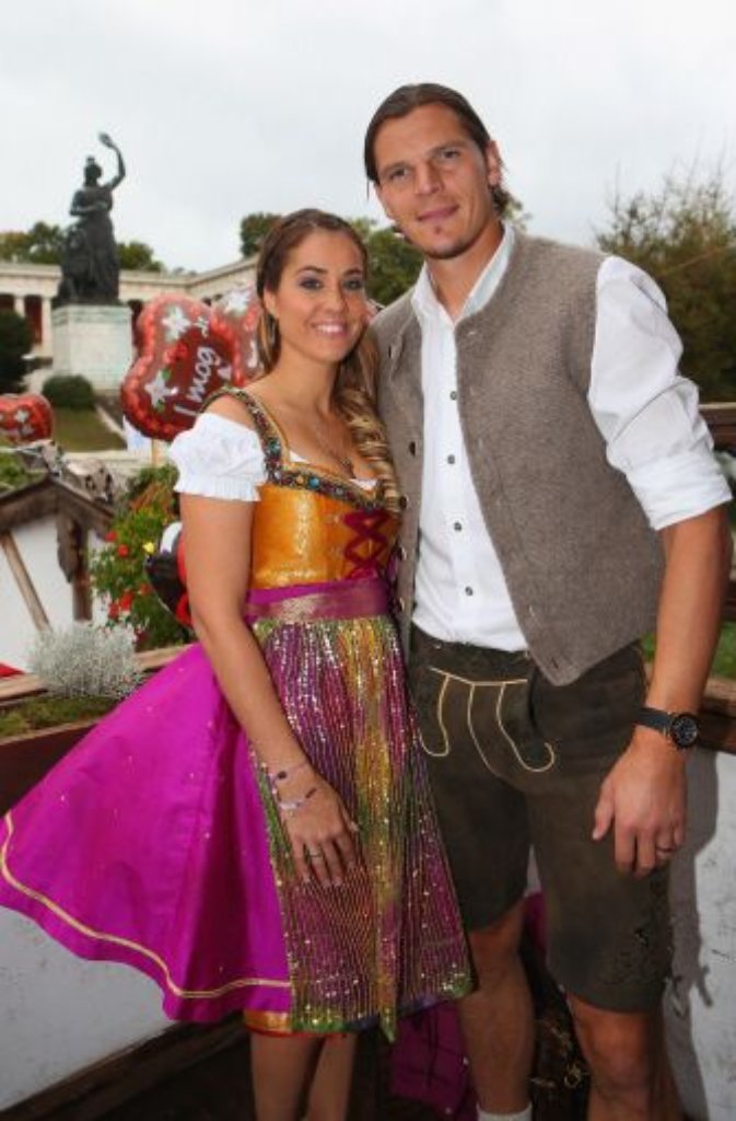 Celine van Buyten und ihr Ehemann Daniel (Bayern München) auf dem Oktoberfest.