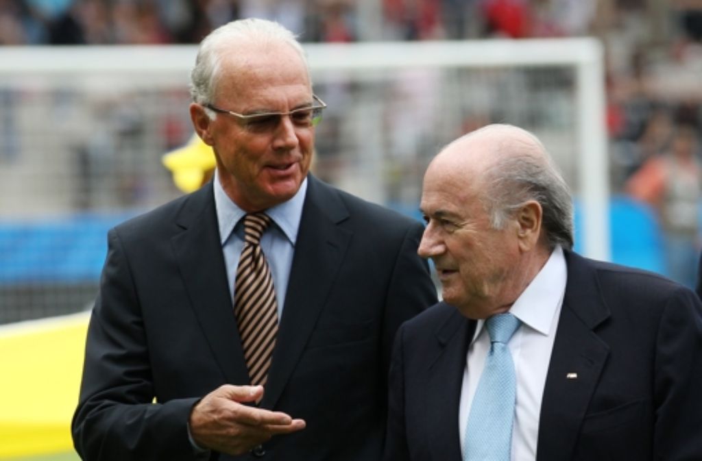 Franz Beckenbauer  und der langjährige Fifa-Chef Sepp Blatter  (rechts) wissen vermutlich einiges  über  schwarzen Kassen. Foto: KEYSTONE