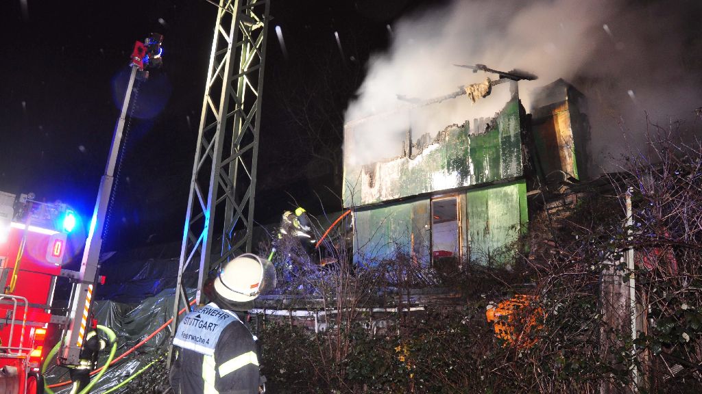  Gleich zwei Brände hat es in der Nacht zum Sonntag in Stuttgart-Nord gegeben. Die Polizei vermutet, dass das Feuer gelegt wurde. 