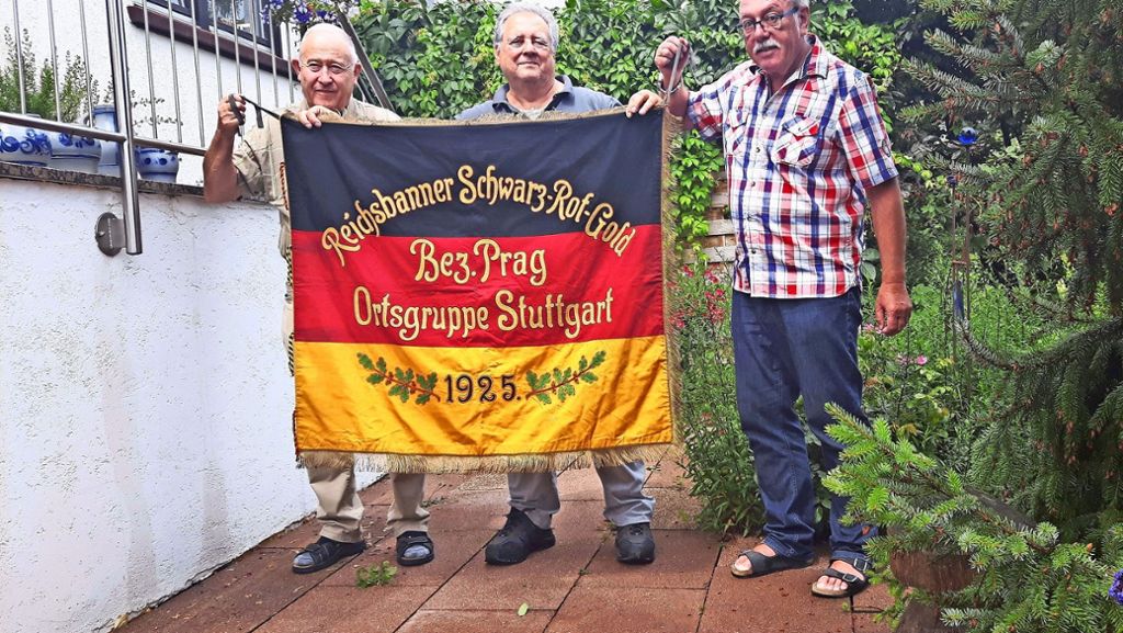 Historische Fahne  in Stuttgart-Nord entdeckt: Vom Dachboden ins Stadtmuseum