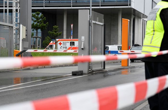 Beschäftigte bei Mercedes in Sindelfingen: Schüsse fallen vor ihren Augen –  Seelsorger helfen bei Verarbeitung