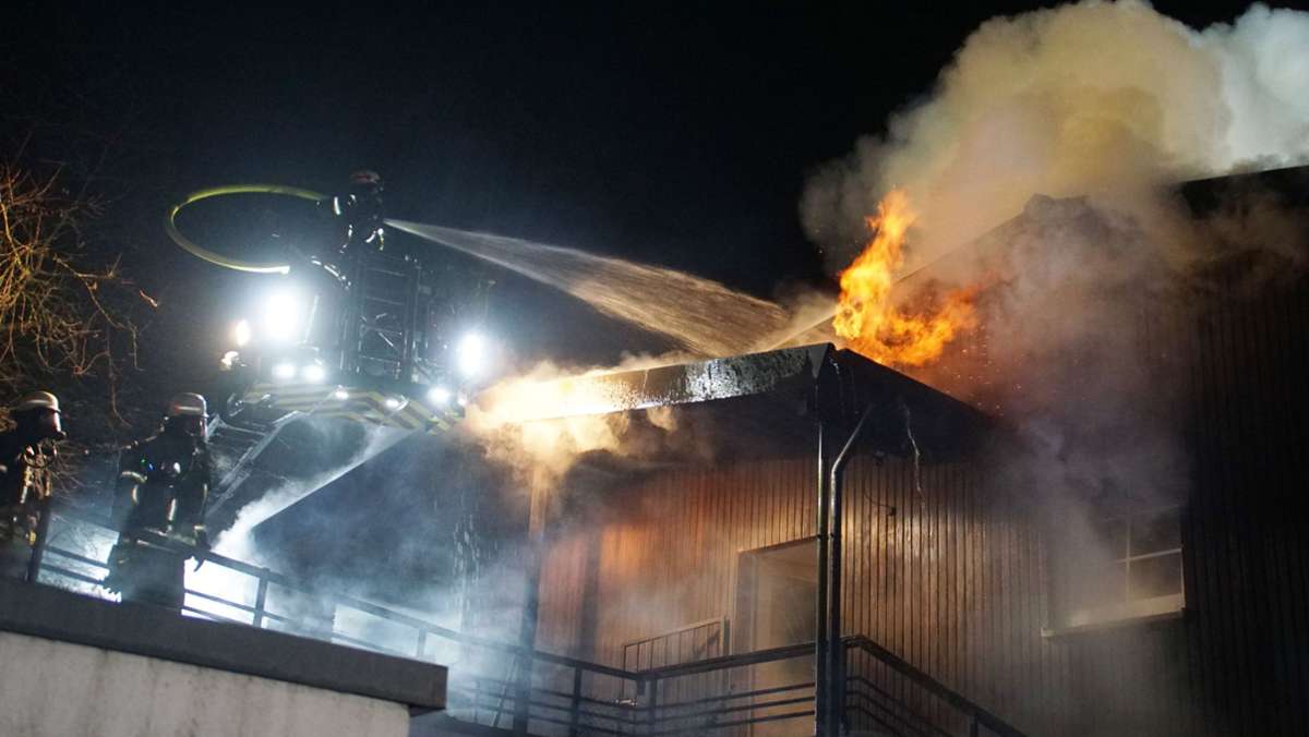 Brand in Pforzheim: Dachstuhl geht in Flammen auf – immenser Schaden