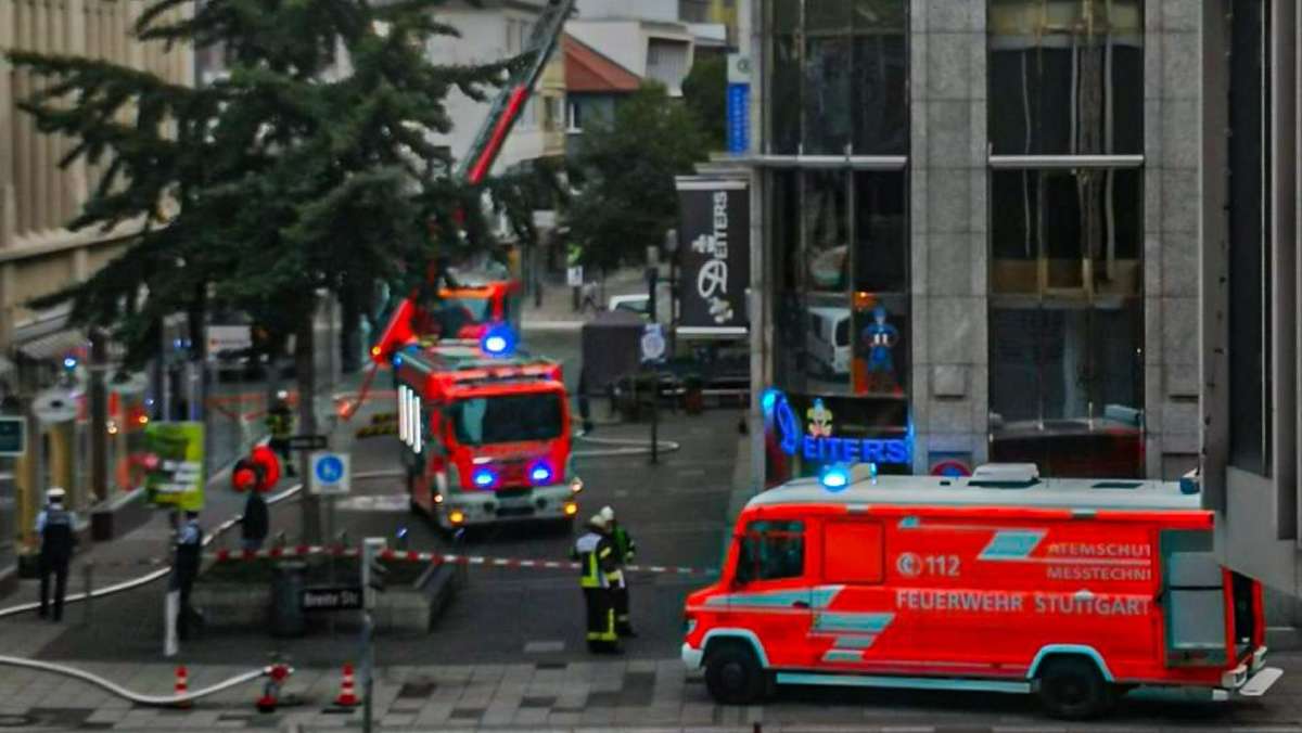 Brand in Stuttgart: Feuer in Gebäudekomplex – Kripo ermittelt