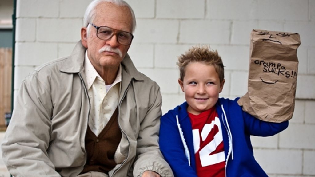Filmkritik „Jackass: Bad Grandpa“: Ausfälle eines  Schmuddelopas