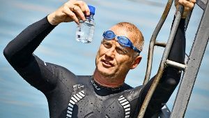 Rheinschwimmer warnt vor Gefahren durch  Plastik