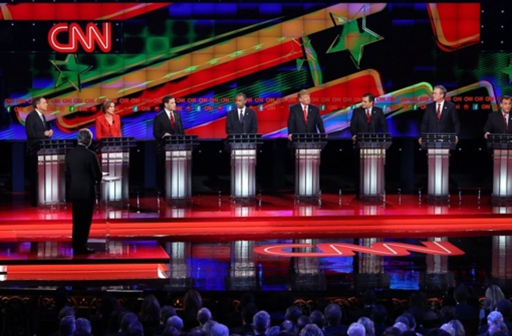 Die republikanischen Kandidaten John Kasich, Carly Fiorina, Marco Rubio, Ben Carson, Donald Trump, Ted Cruz, Jeb Bush und Chris Christie. (von links)