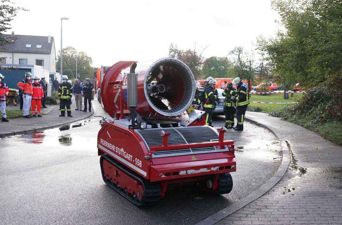 Das spezielle Fahrzeuge steuerte die Feuerwehr per Fernbedienung.