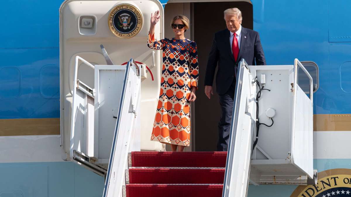  Bei Joe Bidens Inauguration glänzten sie durch Abwesenheit: Der 45. Präsident Donald Trump und seine Frau Melania zogen es vor, direkt nach Florida zu fliegen. Zuvor gab es ein Abschiedsspalier – vornehmlich besetzt durch Trumps. 