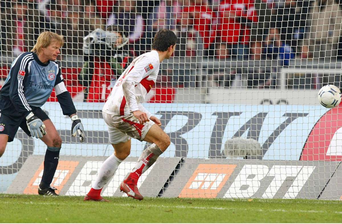 10. November 2007: Schon nach zehn Minuten überwindet Mario Gomez den Bayern-Torwart Oliver Kahn zum ersten Mal. Nach weiteren Treffern durch Yildiray Bastürk und erneut Gomez führt der VfB zur Pause mit 3:0. Luca Toni gelingt kurz vor Schluss der Ehrentreffer – Endstand 3:1 für Stuttgart.