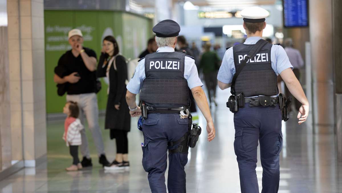 Zu früh in den Urlaub: Bundespolizei fasst Schulschwänzer am Stuttgarter Flughafen