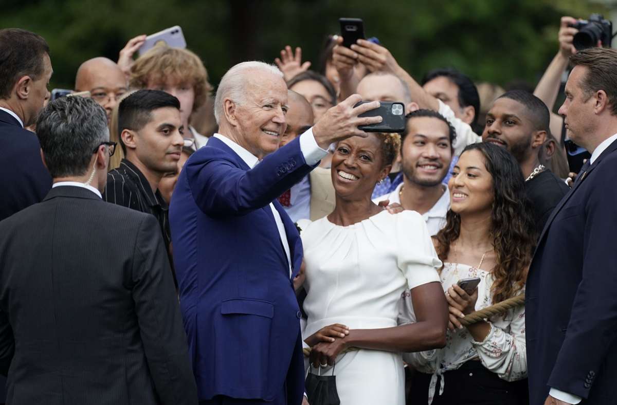 Auch Präsident Joe Biden mischte sich unter die Menge.