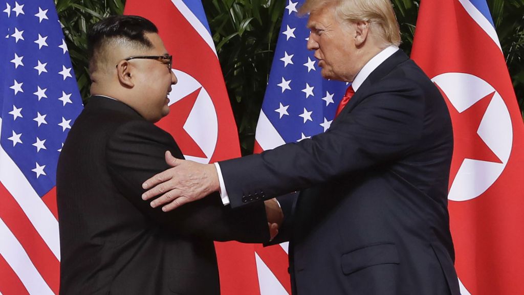  Nach Angaben des US-Präsidenten Donald Trump ist der nordkoreanische Machthaber Kim Jong Un am Leben. Zuletzt gab es Spekulationen, dass Kim Jong Un schwer erkrankt sei. 