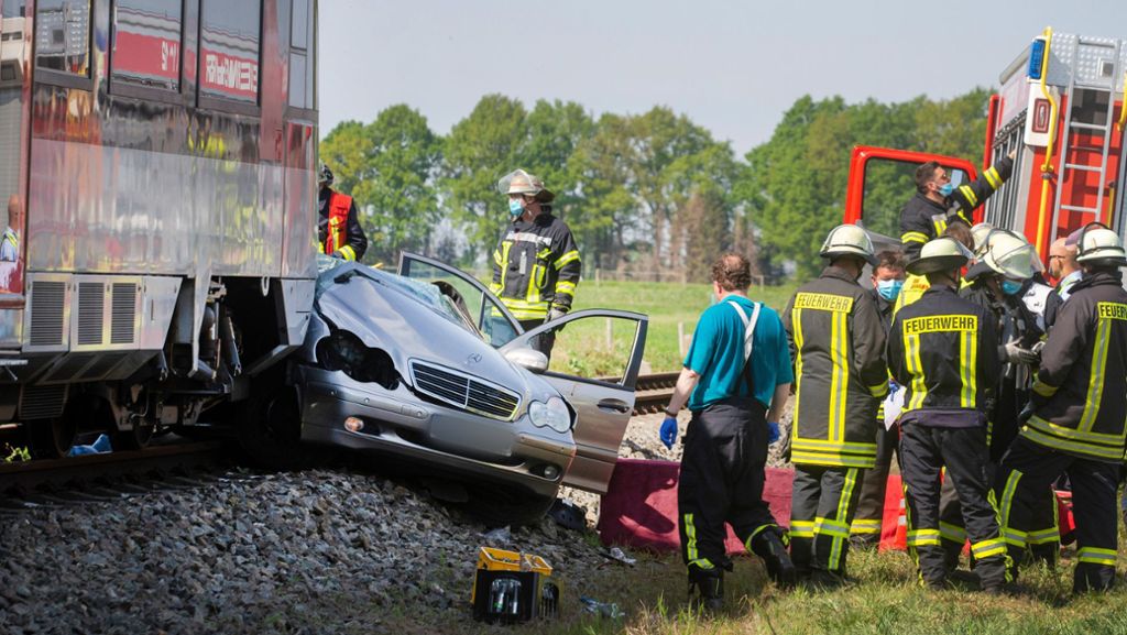 Unfall am Niederrhein: Auto wird von Zug erfasst – drei Tote
