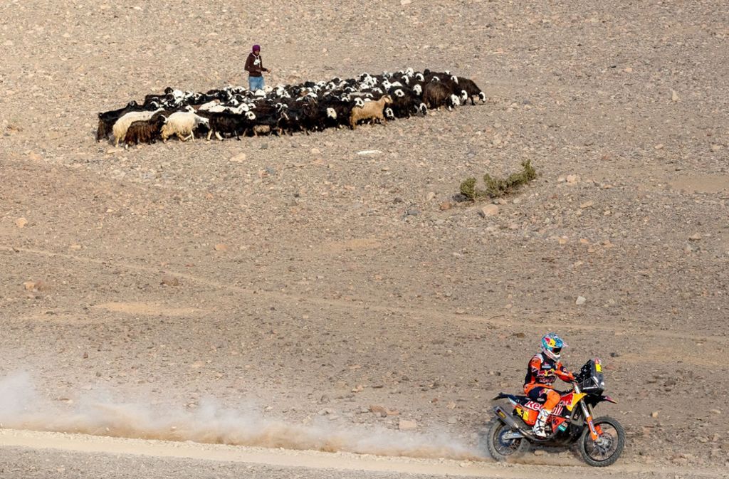 Ein Hirte mit unzähligen Ziegenstärken trifft auf Motorrad-Fahrer mit an die 80 Pferdestärken.