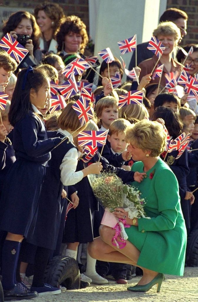 1992: Prinzessin Diana in einem smaragdgrünen Kostüm bei einem Besuch in Südkoreas Hauptstadt Seoul.