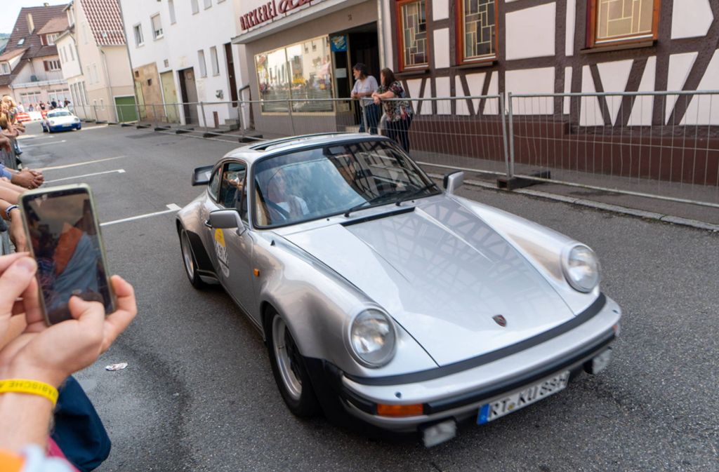 Alte Porsche sind dabei, ob in silber ...