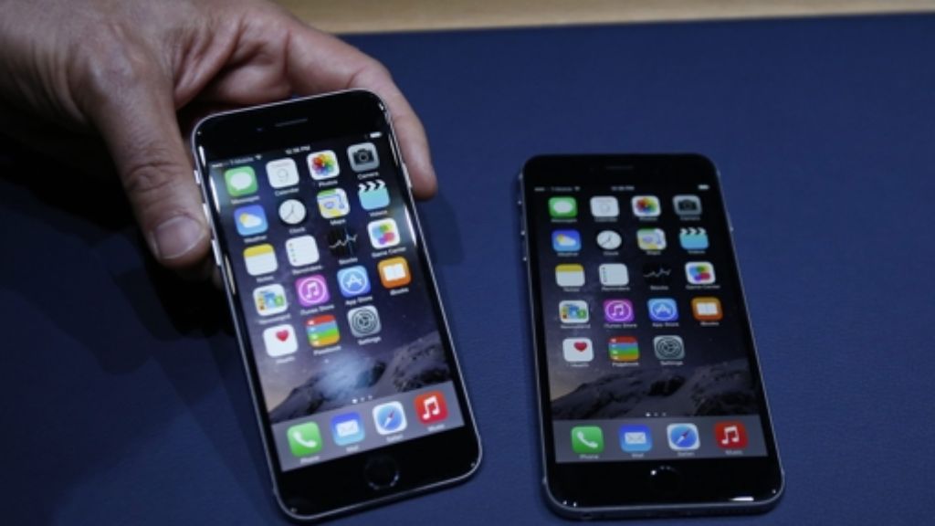  Bereits am ersten Wochenende nach Verkaufsstart der beiden neuen iPhone-Modelle hat Apple sage und schreibe zehn Millionen Geräte an den Mann gebracht. Konzernchef Tim Cook verwies auf Lieferengpässe. 