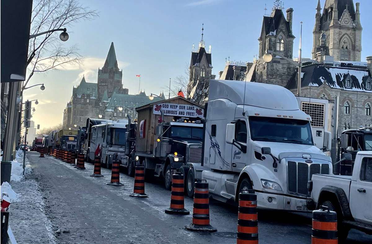 Die Lastwagenfahrer blockieren die Straßen der kanadischen Hauptstadt Ottawa. Foto: Imago/Xinhua/Lin Wei